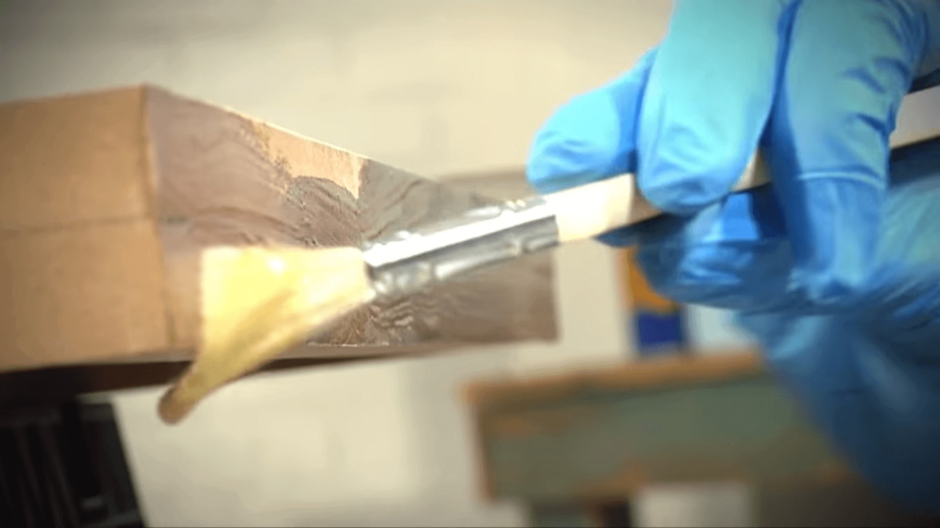 Adhesivo basaso en biopolímeros