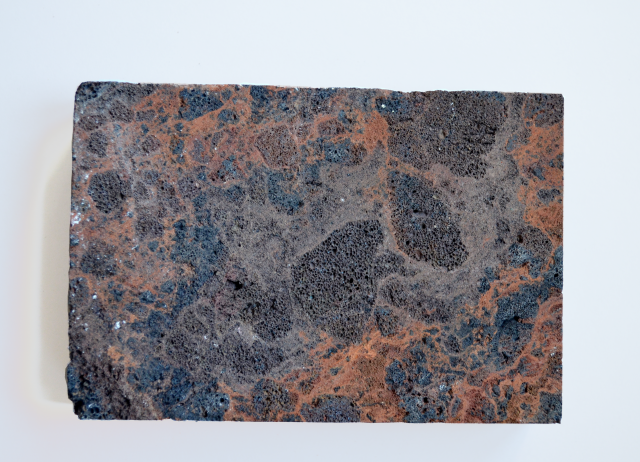 Toba de piroclastos basálticos - Tosca roja. Roca efusiva. Cantera de Vegaypala, La Gomera.