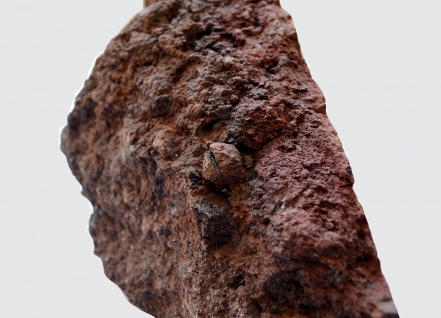 Toba de piroclastos basálticos, ejemplo de plano de falla. Roca efusiva. El Hierro.