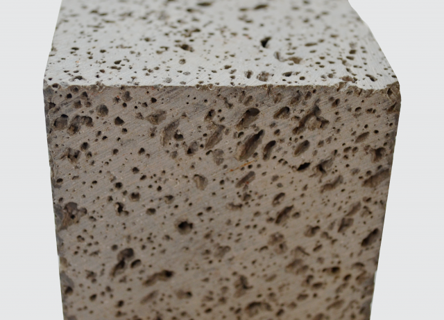 Basalto afanítico vacuolar. Roca efusiva. Los Silos, Tenerife. 